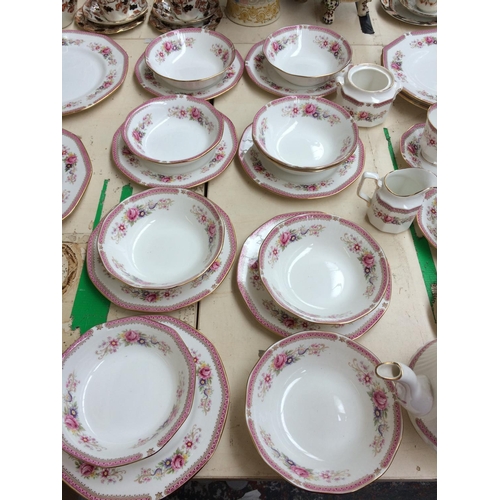 512 - A 53 PIECE QUEEN'S ROSINA RICHMOND DINNER SET