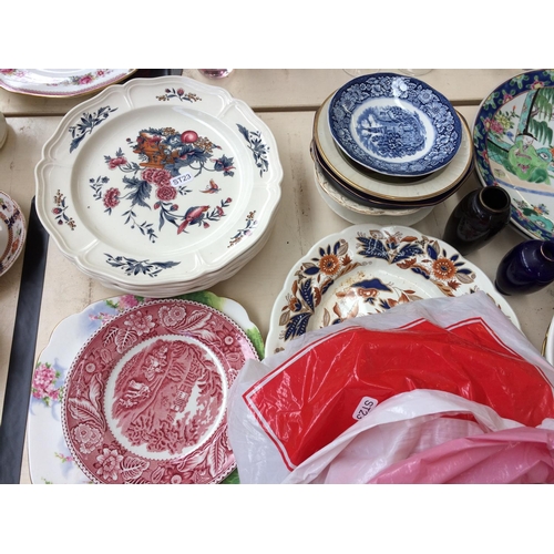 514 - A LARGE COLLECTION OF PLATES TO INCLUDE BOOTH'S DOVEDALE, WEDGWOOD, ORIENTAL WARE ETC