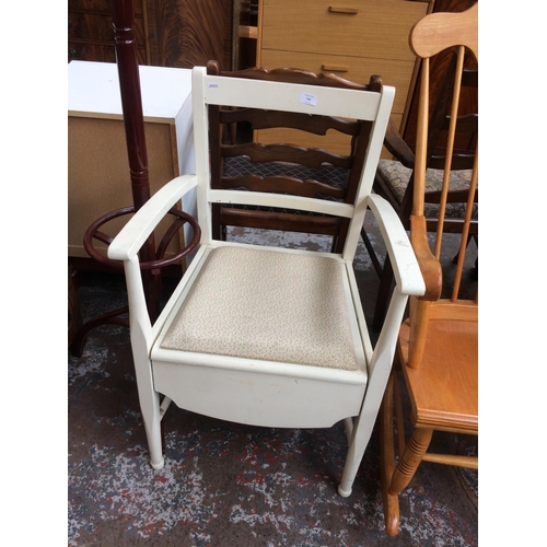 739 - A WHITE PAINTED BEDROOM CHAIR