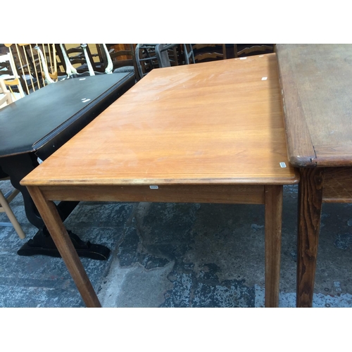 747 - A TEAK EXTENDING DINING TABLE