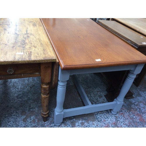 750 - A GOOD QUALITY GREY PAINTED OAK KITCHEN TABLE