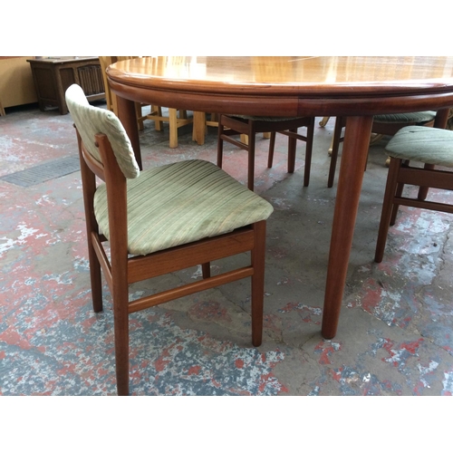 762 - A GOOD QUALITY VINTAGE 1960'S WHITE & NEWTON TEAK EXTENDING DINING TABLE WITH FOUR MATCHING NESTING ... 