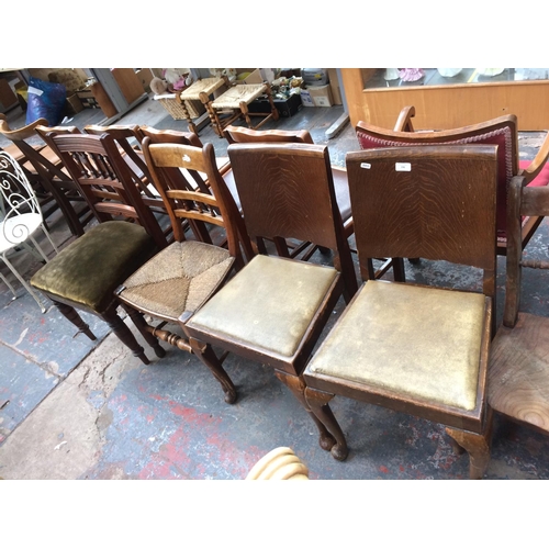 770 - FOUR VARIOUS CHAIRS TO INCLUDE TWO VINTAGE OAK DINING CHAIRS WITH BROWN LEATHERETTE SEATS ON CABRIOL... 