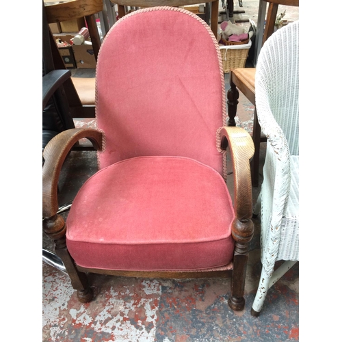 773 - A PINK UPHOLSTERED BEDROOM CHAIR