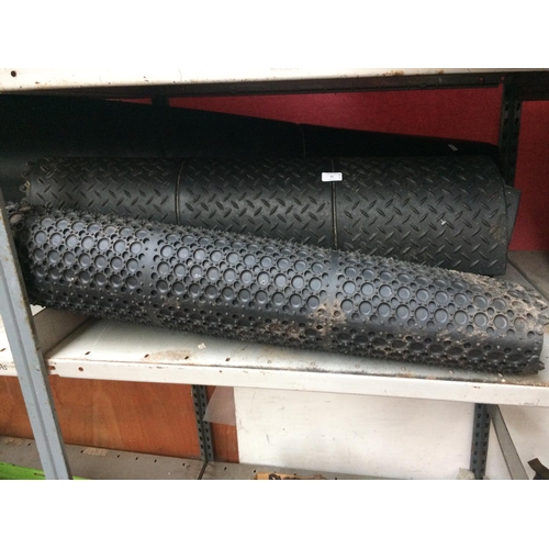 91 - THREE ITEMS TO INCLUDE A LARGE BLACK EXERCISE MAT TOGETHER WITH TWO HEAVY DUTY INTERLOCKING RUBBER M... 