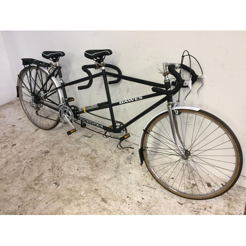 16 - A BLACK DAWES TANDEM RACING BIKE WITH REAR CARRIER, PUMP AND 10 SPEED SUNTOUR GEAR SYSTEM IN GOOD TI... 