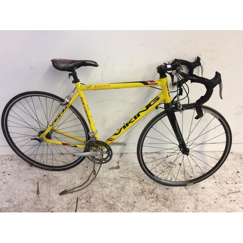 7 - A YELLOW VIKING MENS RACING BIKE WITH QUICK RELEASE WHEELS FOR SPARES OR REPAIR