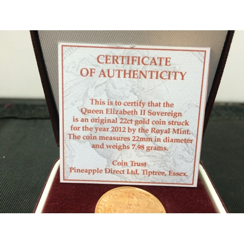 556 - A QUEEN ELIZABETH II 2012 22CT GOLD FULL SOVEREIGN WITH CERTIFICATE OF AUTHENTICITY