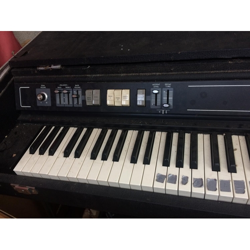 A VINTAGE ROLAND MP700 PROFESSIONAL STYLE ELECTRIC PIANO ON CHROME