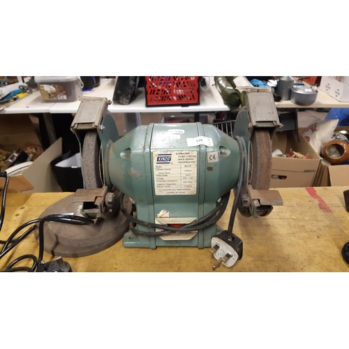 118 - A GREEN KINZO 8E406 TWIN WHEELED ELECTRIC BENCH GRINDER WITH TWO SPARE WHEELS (W/O)