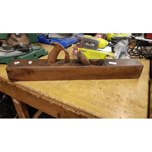 121 - A LARGE GOOD QUALITY WOODEN BLOCK PLANE