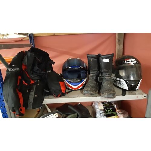 45 - A SELECTION OF MOTORCYCLE EQUIPMENT TO INCLUDE HJS HELMET, HEIN GERICKE SIZE 7 BOOTS, IXS MOTORCYCLE... 