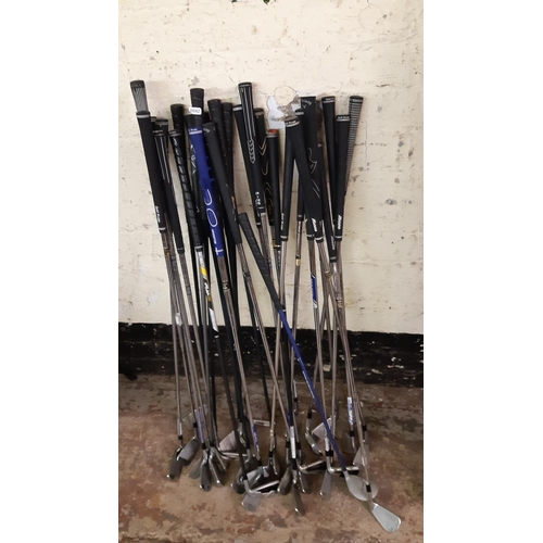 92 - A LARGE QUANTITY OF GOOD QUALITY GOLF CLUBS TO INCLUDE PING, MIZUNO, LEADBETTER ETC.