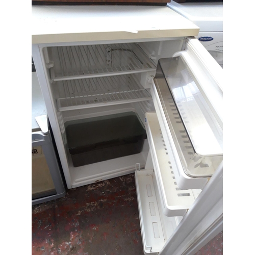 195A - A FRIGIDAIRE DELUXE R151 UNDER COUNTER FRIDGE