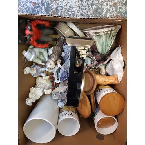 322 - A BOX CONTAINING MIXED ITEMS TO INCLUDE VINTAGE STYLE QUARTZ MANTLE CLOCK, STORAGE JARS, ROYAL DOULT... 