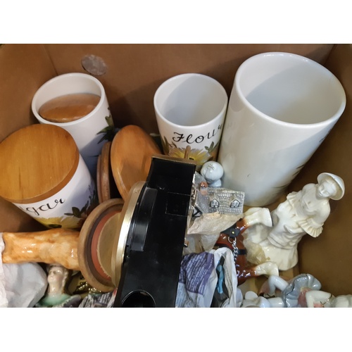 322 - A BOX CONTAINING MIXED ITEMS TO INCLUDE VINTAGE STYLE QUARTZ MANTLE CLOCK, STORAGE JARS, ROYAL DOULT... 