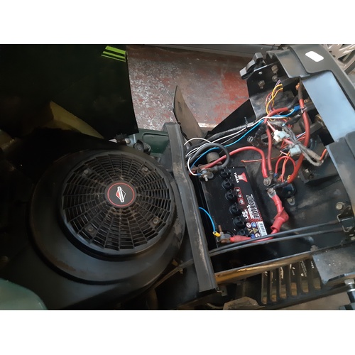 32 - A GREEN BOLENS 16 HYDRO RIDE ON TRACTOR LAWNMOWER, BRIGGS AND STRATTON ENGINE, ELECTRIC START, NEW B... 