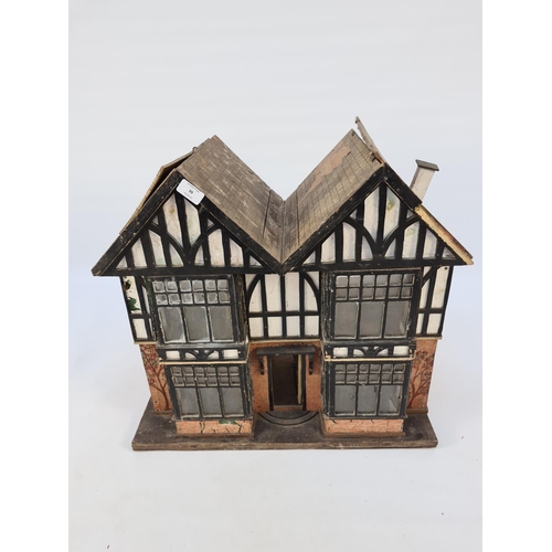 71 - AN EARLY TO MID 20TH CENTURY SCRATCH BUILT WOODEN TUDOR DOLL'S HOUSE WITH FOUR ROOMS, TWO HALLWAYS A... 