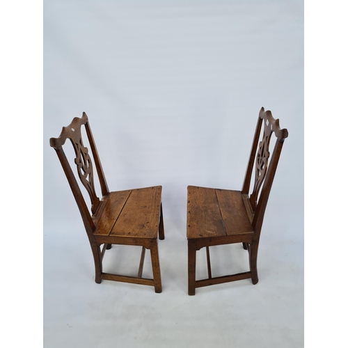 38 - A PAIR OF LATE 18TH CENTURY HEPPLEWHITE STYLE OAK COUNTRY COTTAGE DINING CHAIRS WITH LOWER STRETCHER... 