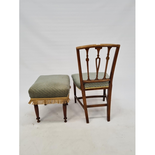 43 - AN EDWARDIAN OAK FRAMED SIDE CHAIR WITH WHEATSHEAF SLATTED BACK, TURQUOISE UPHOLSTERED SEAT AND TAPE... 