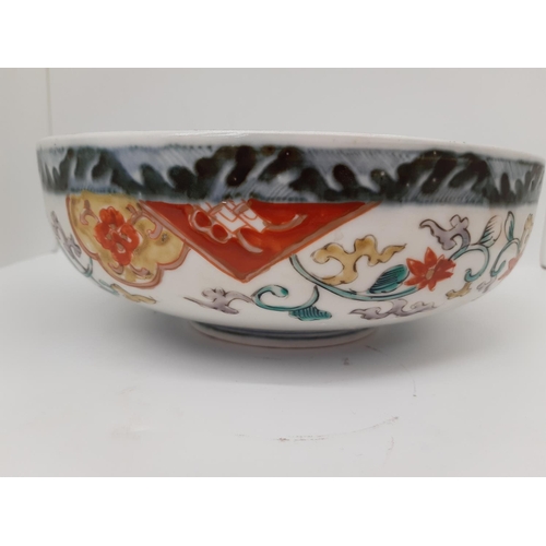 189 - A LATE 19TH/EARLY 20TH CENTURY JAPANESE FOOTED BOWL WITH BIRD AND FOLIAGE DESIGN AND REPEATED BORDER... 