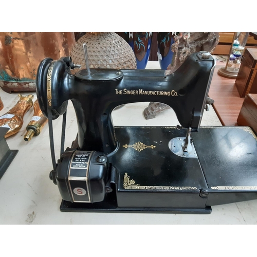 104 - A SINGER 221K FEATHERWEIGHT SEWING MACHINE IN ORIGINAL BLACK CASE WITH A QUANTITY OF ACCESSORIES