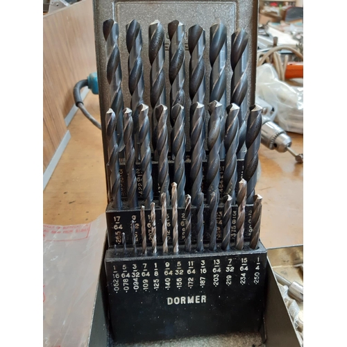 389 - A LARGE SELECTION OF DRILL BITS AND DRAPER EXPERT TORQUE BIT SET