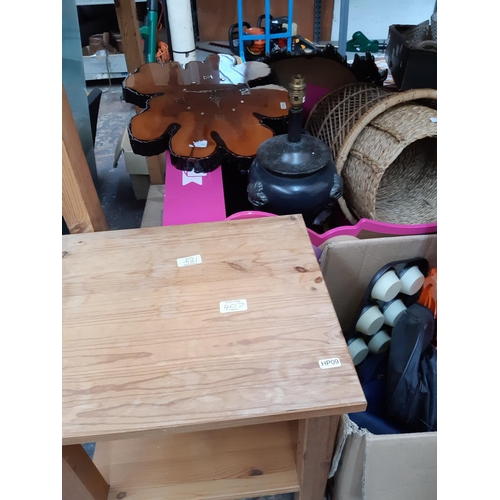 407 - A LARGE MIXED CLEARANCE LOT TO INCLUDE POTTERY, ELECTRICAL ITEMS, WICKERWARE, GLASSWARE, PINE COFFEE... 