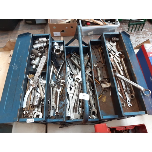 424 - A BLUE METAL CANTILEVER TOOL BOX CONTAINING WILLIAMS, GEDORE AND CAMASA SPANNERS, SOCKETS, BRAKE ADJ... 