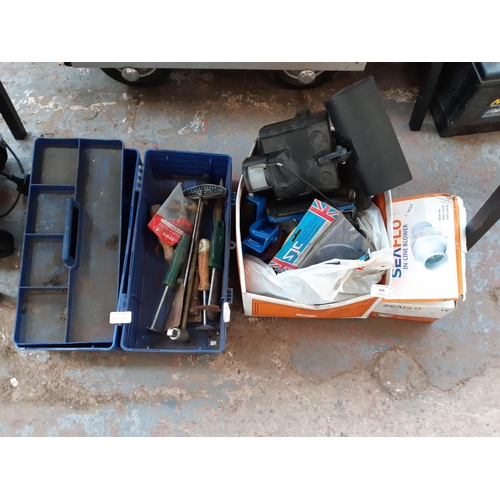 439 - A MIXED LOT TO INCLUDE BLUE PLASTIC TOOL BOX, VARIOUS TOOLS, SEAFLO IN-LINE BLOWER ETC.