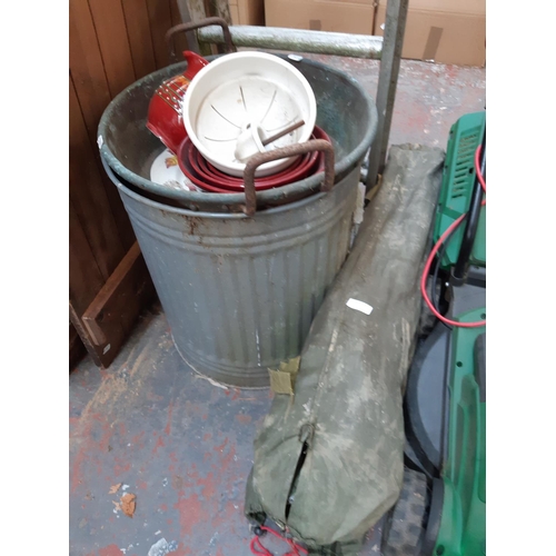 449 - A MIXED LOT TO INCLUDE GALVANISED DUSTBIN, BAGGED CAMPING CHAIRS, ABRU THREE WAY ALUMINIUM WORK LADD... 