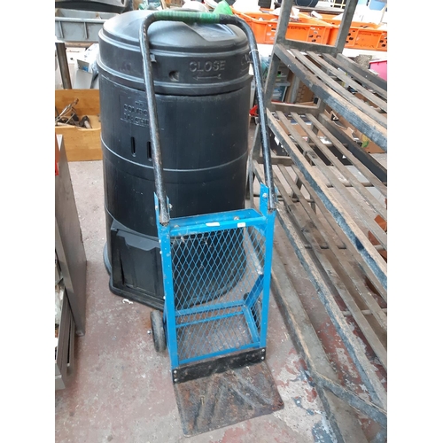 461 - A BLACK AND BLUE METAL MULTI PURPOSE SACK TRUCK