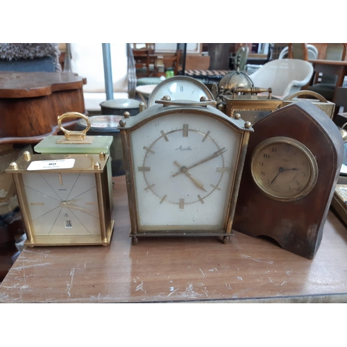 80 - A LARGE COLLECTION OF VARIOUS MANTLE CLOCKS AND CLOCK MOVEMENTS TO INCLUDE SMITHS THIRTY HOUR WIND U... 