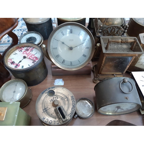 80 - A LARGE COLLECTION OF VARIOUS MANTLE CLOCKS AND CLOCK MOVEMENTS TO INCLUDE SMITHS THIRTY HOUR WIND U... 