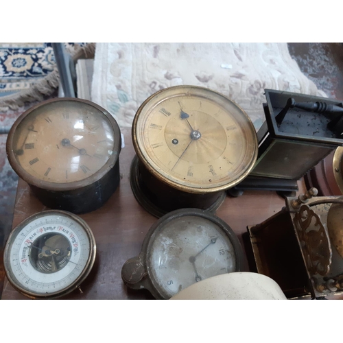 80 - A LARGE COLLECTION OF VARIOUS MANTLE CLOCKS AND CLOCK MOVEMENTS TO INCLUDE SMITHS THIRTY HOUR WIND U... 