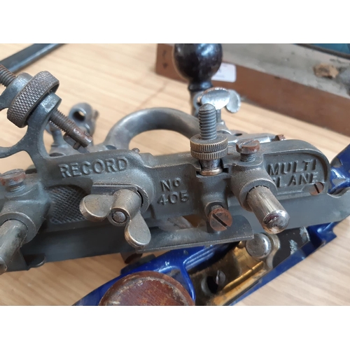 92 - TWO VINTAGE WOOD PLANES TO INCLUDE A RECORD MULTIPLANE MODEL 405 AND A W.S OF BIRMINGHAM REBATE PLAN... 