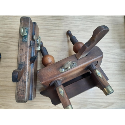 94 - TWO 19TH CENTURY WOOD PLANES TO INCLUDE A WATSONS OF LEEDS MOVING FILLISTER PLANE AND A SCREW STEM S... 