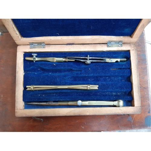 96 - A COLLECTION OF EARLY 20TH CENTURY PRECISION TOOLS TO INCLUDE G. THORNTON MAHOGANY AND BRASS CASED S... 