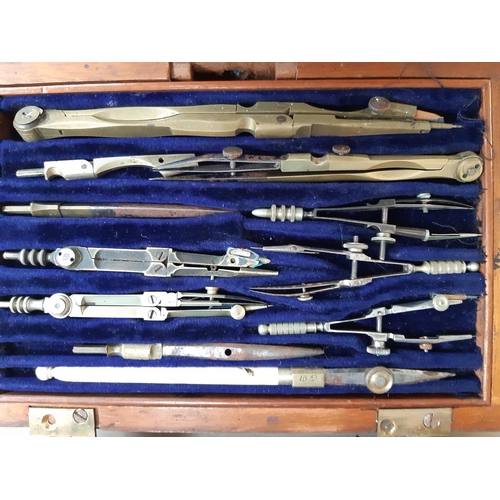 96 - A COLLECTION OF EARLY 20TH CENTURY PRECISION TOOLS TO INCLUDE G. THORNTON MAHOGANY AND BRASS CASED S... 