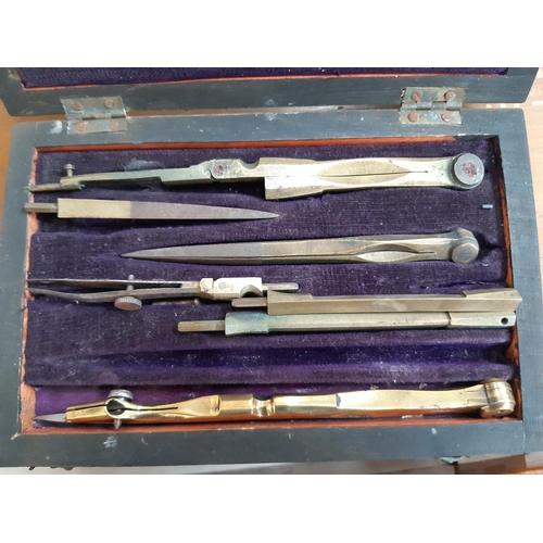 96 - A COLLECTION OF EARLY 20TH CENTURY PRECISION TOOLS TO INCLUDE G. THORNTON MAHOGANY AND BRASS CASED S... 