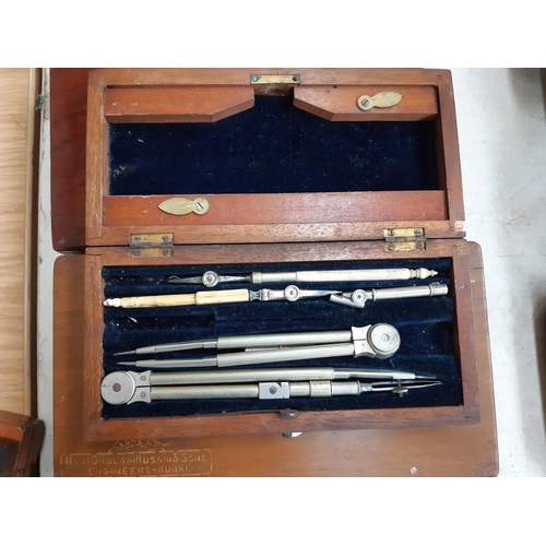 96 - A COLLECTION OF EARLY 20TH CENTURY PRECISION TOOLS TO INCLUDE G. THORNTON MAHOGANY AND BRASS CASED S... 