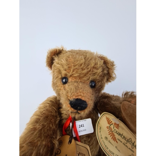 241 - A ROBIN RIVE COUNTRYFILE NEW ZEALAND LIMITED EDITION 100 OF 1000 'RUBY' TEDDY BEAR