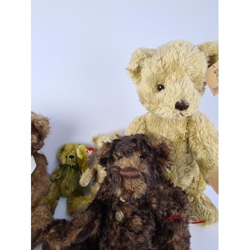 252 - EIGHT VARIOUS SOFT TOYS AND TEDDY BEARS TO INCLUDE TRENDLE BEARS 'BUTTERCUP', BOYDS HEIRLOOM COLLECT... 