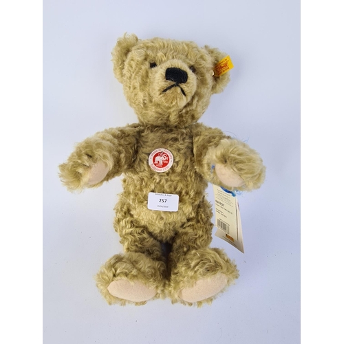 257 - A STEIFF 000737 CLASSIC 1920 GROWLER TEDDY BEAR - MEASURING APPROX. 35CM