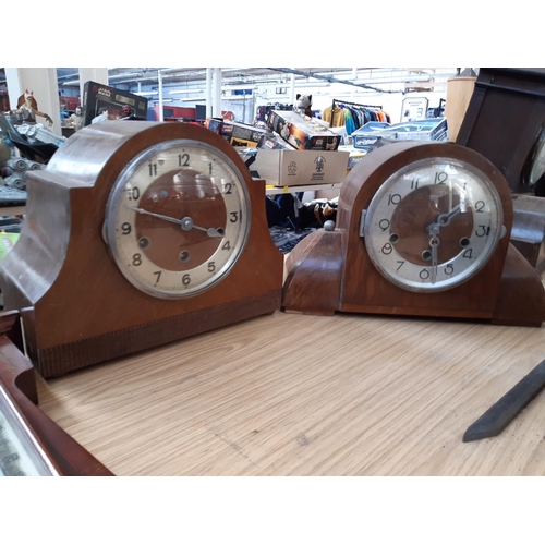 138 - AN ART DECO WALNUT CASED WESTMINSTER CHIME DOME TOPPED MANTLE CLOCK TOGETHER WITH A 1940'S MAHOGANY ... 