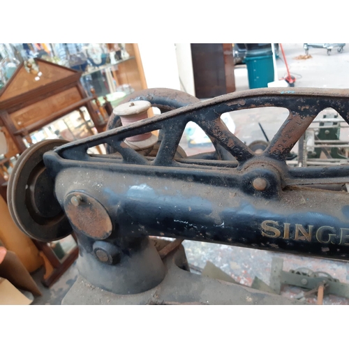 157 - A LARGE SINGER LEATHER SEWING MACHINE MODEL 29K60