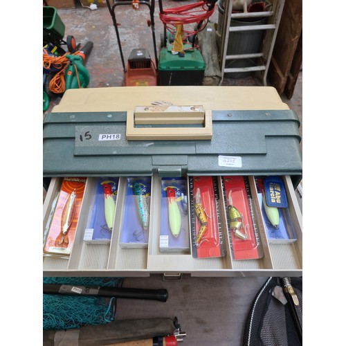 422E - A PLANOS 777S FISHING BOX CONTAINING VARIOUS EQUIPMENT TO INCLUDE LURES, BOOMS, HOOKS ETC.