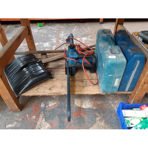 204 - A MIXED LOT TO INCLUDE A BLACK AND BLUE WORKZONE ELECTRIC CHAINSAW WITH 15
