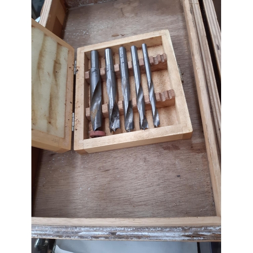 306 - A WOODEN WORKBENCH WITH MOUNTED RECORD 9