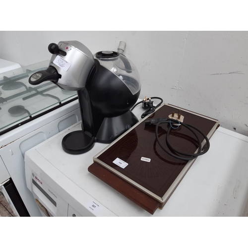 326 - TWO ITEMS TO INCLUDE A BLACK AND GREY NESCAFE DOLCE GUSTO COFFEE MACHINE AND A SALTON ELECTRIC HOT P... 